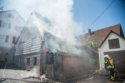 Waiblingen-Bittenfeld: Schuppen an Wohnhaus brannte
